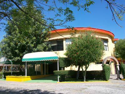 Hotel Ambassador Чолула Екстериор снимка